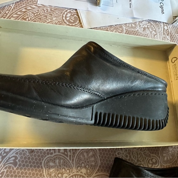 Italian Shoemakers Black Wedge Shoes - Picture 2 of 4